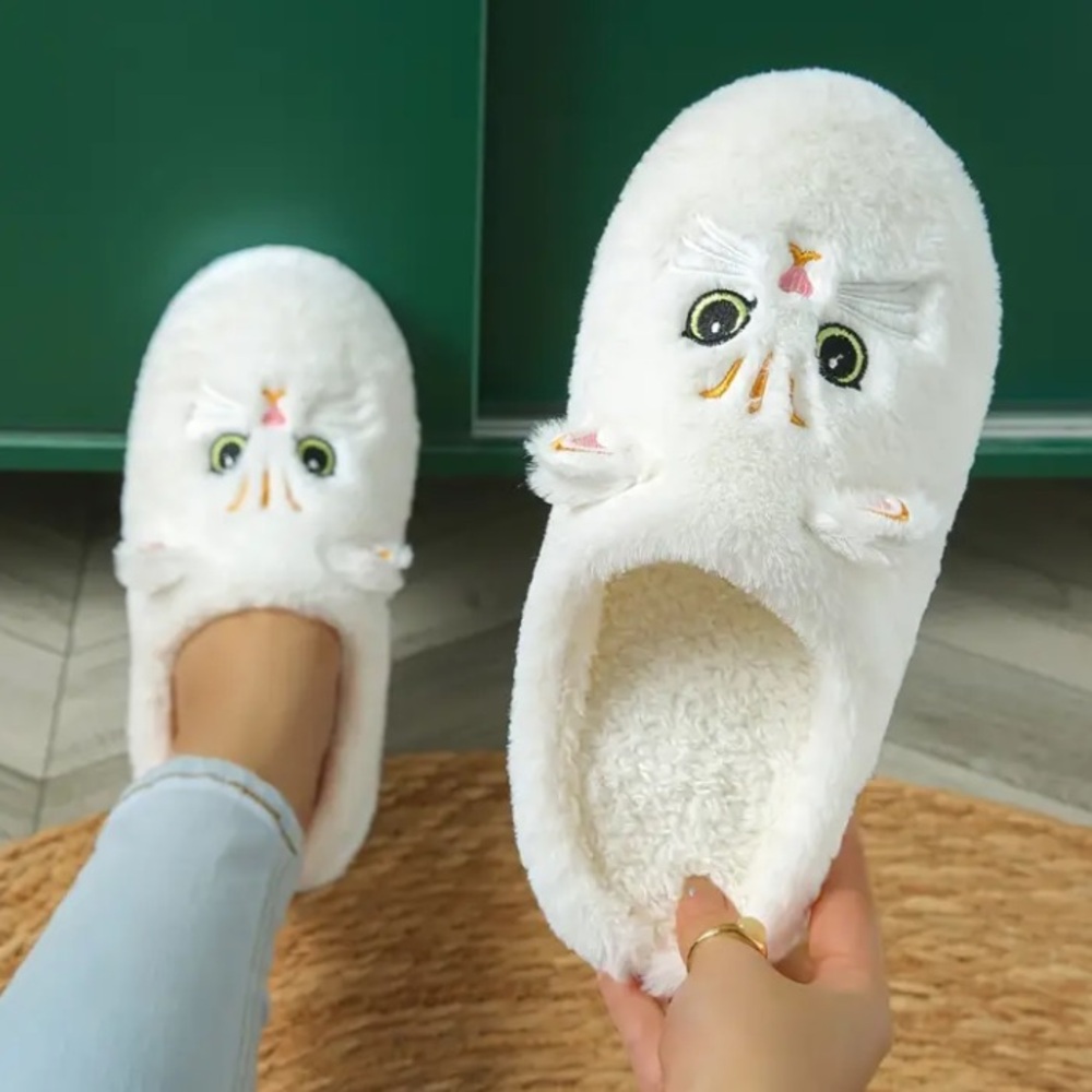 Soft Fuzzy White Kitty Cat Slippers